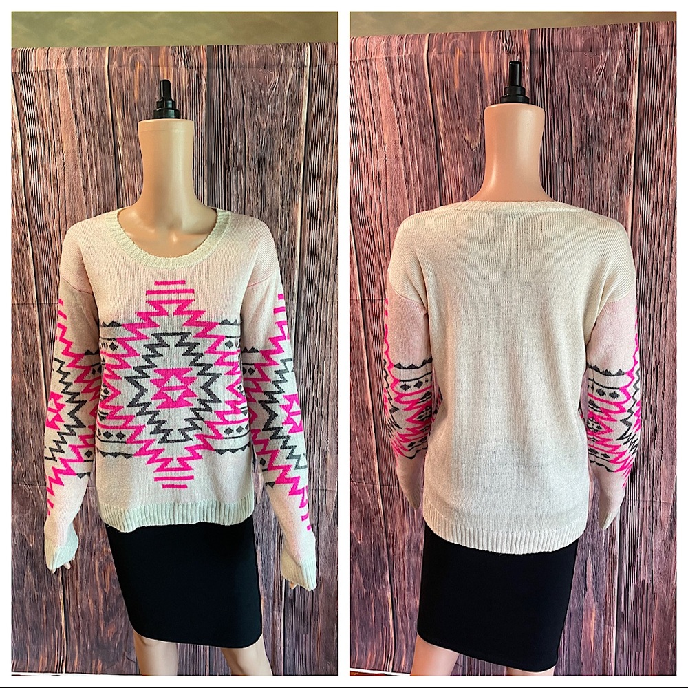 Macy’s OhMGee size medium cream hot pink & gray boho tribal print sweater